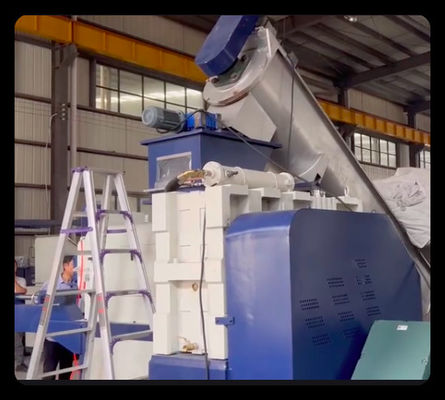 kaufen 1000 kg/Hr Trocknungsmaschine für Kunststoffe Ce Druckmaschine für Kunststoffe 90 kW - 350 kW online manufacture