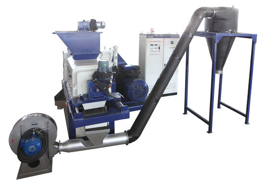 kaufen Automatische Kunststoff-Quetschtrockner-Maschine mit Zyklon-Silo, hohe Kapazität und Effizienz online manufacture