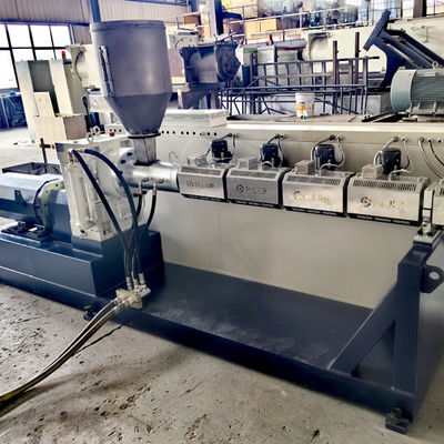 Maschinen zur Extrusion von Kunststoffrohren mit einer Schraube PP-PVC-PE-Rohrproduktion
